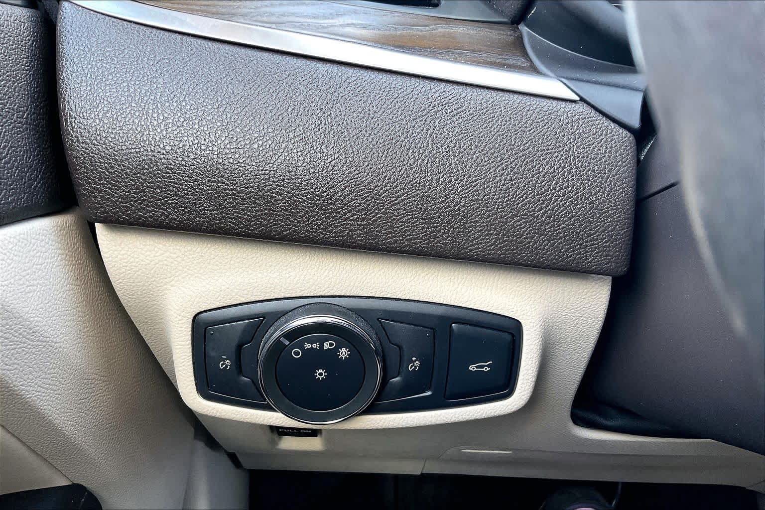 Used 2017 Lincoln MKC Reserve FWD image 33