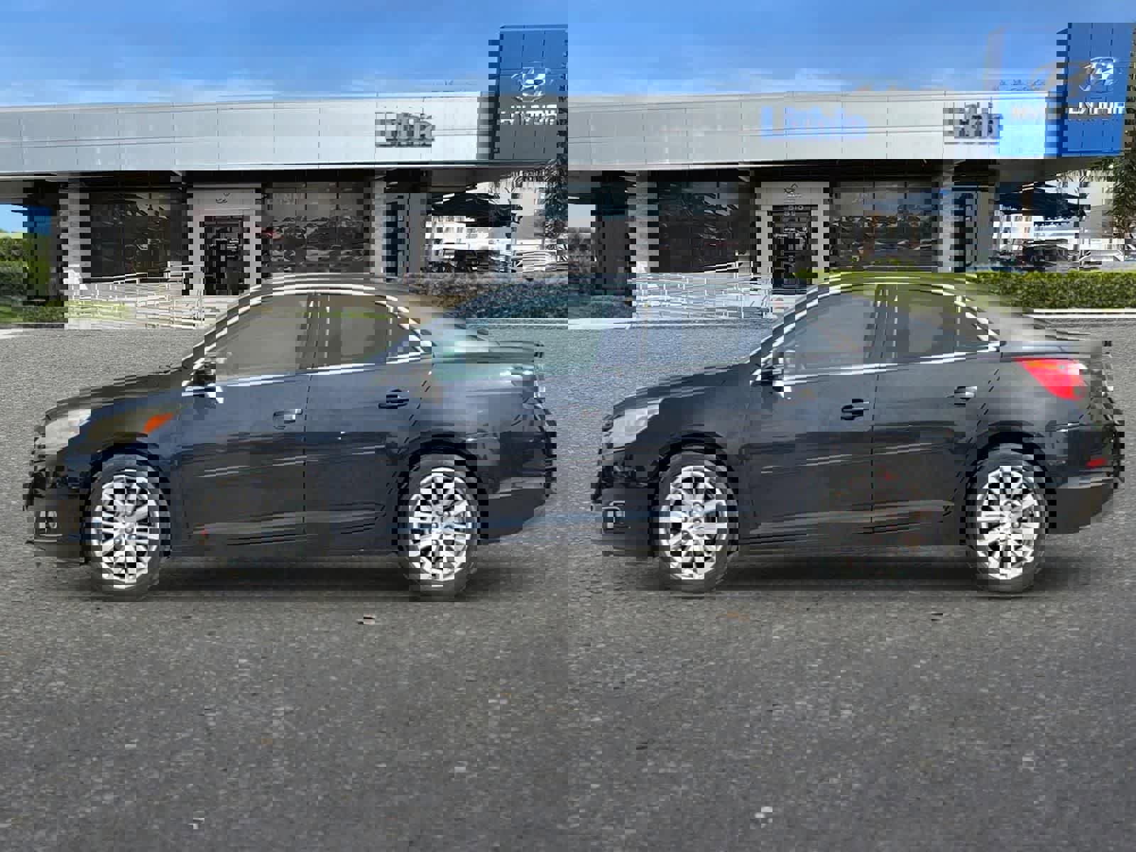 Used 2015 Chevrolet Malibu LT FWD image 6