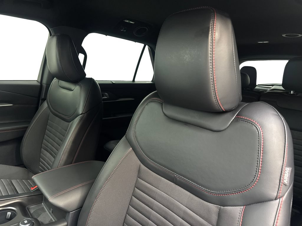 Used 2025 Ford Explorer ST-Line w/ Premium Package RWD image 23