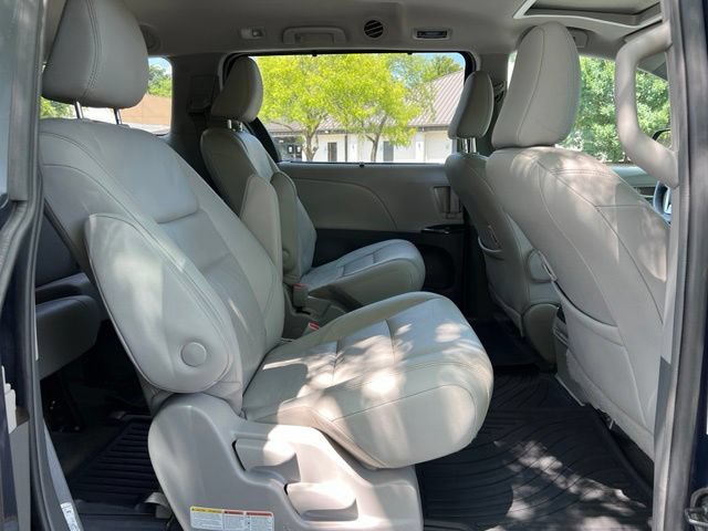 Used 2018 Toyota Sienna XLE w/ XLE Navigation Package AWD/4WD image 18