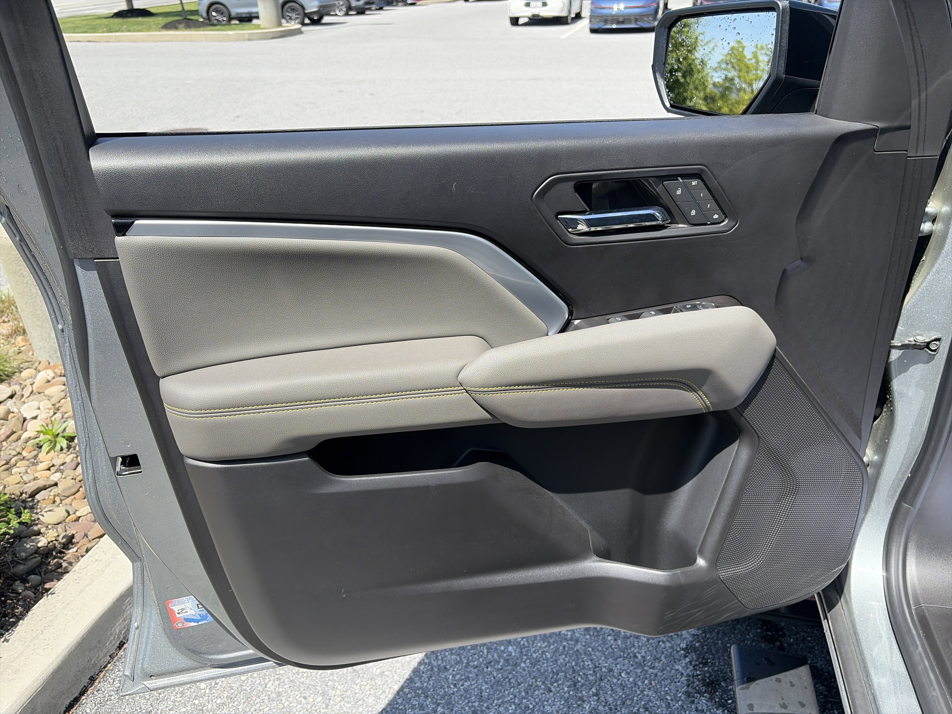 Used 2024 Chevrolet Colorado ZR2 w/ ZR2 Convenience Package III AWD/4WD image 21