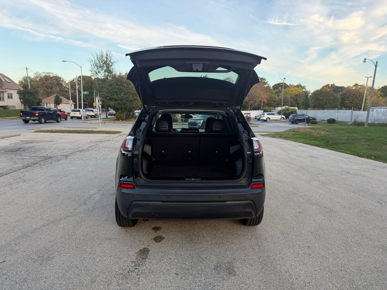 Used 2020 Jeep Cherokee Latitude Plus w/ Cold Weather Group image 8