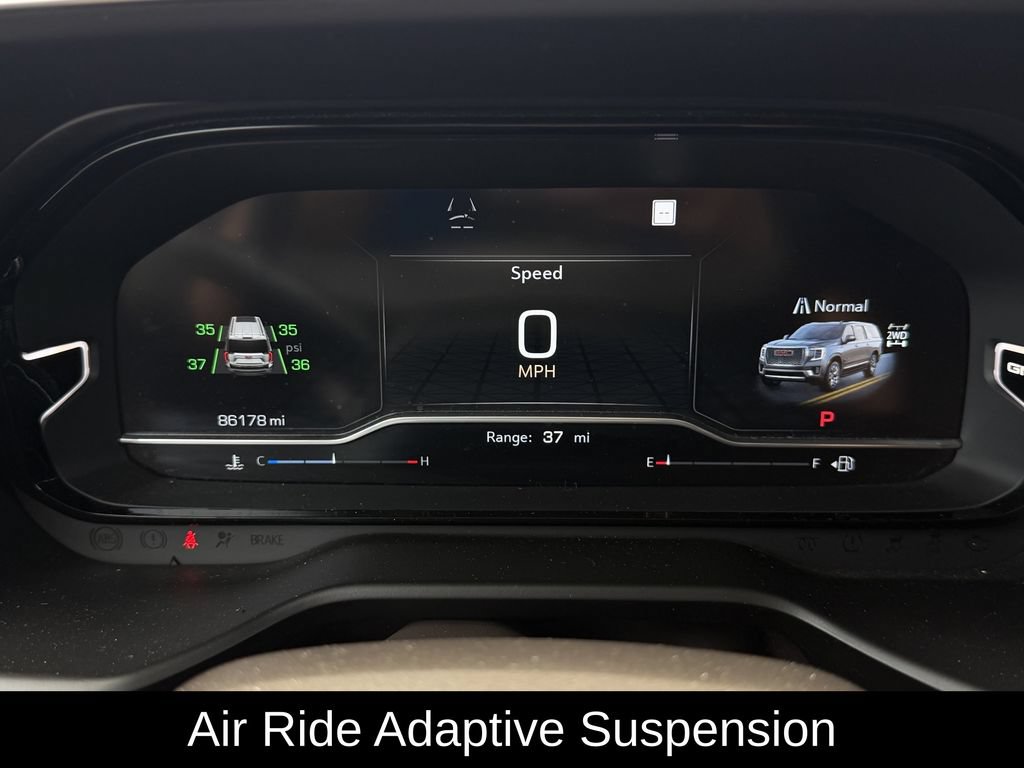 Used 2022 GMC Yukon XL Denali w/ Denali Premium Package AWD/4WD image 17