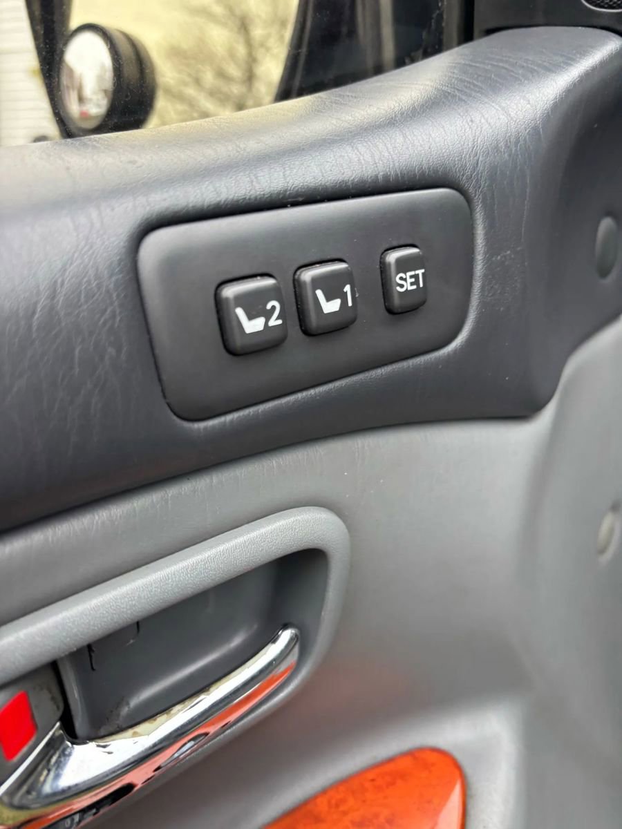 Used 2000 Lexus LX 470 4WD image 52