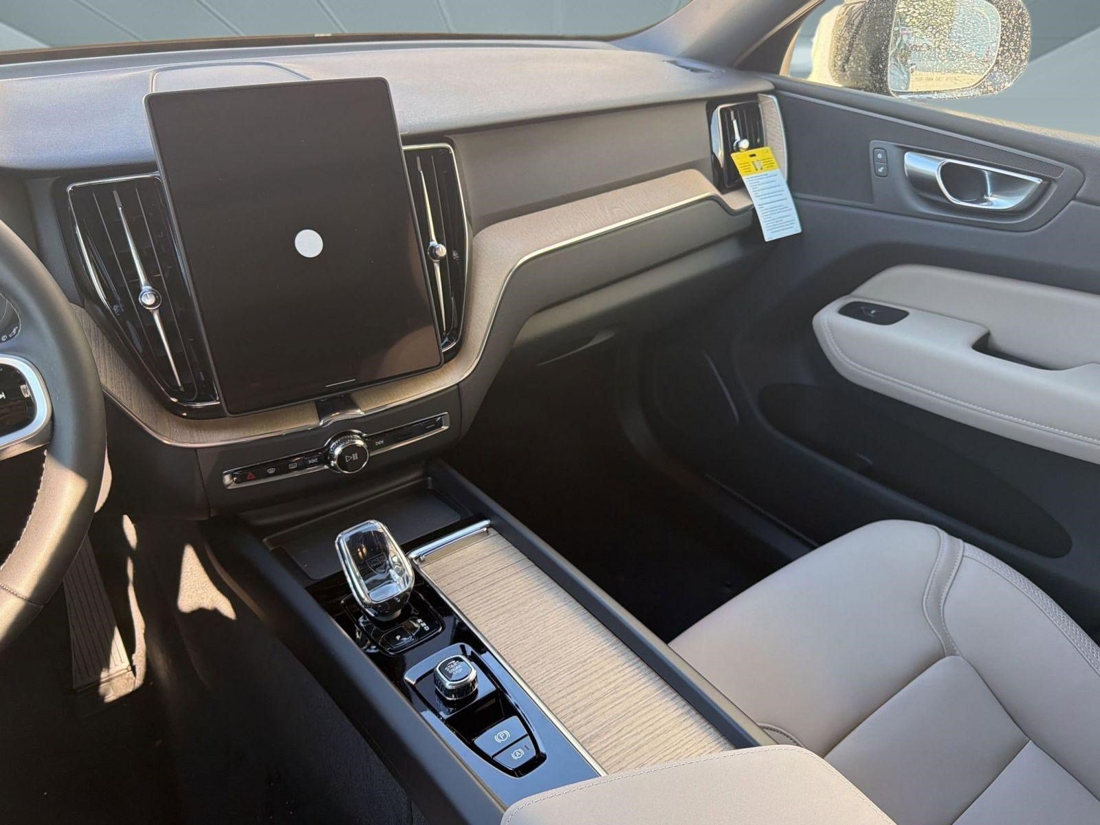 New 2026 Volvo XC60 B5 Core w/ Climate Package AWD/4WD image 26