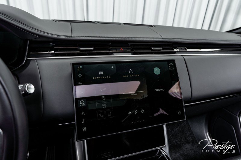 Used 2025 Land Rover Range Rover SE image 33