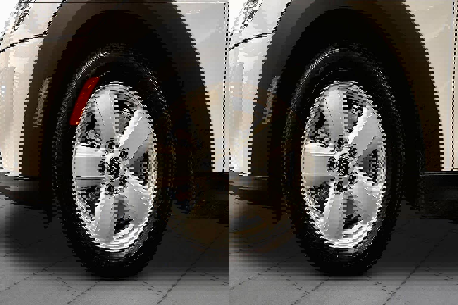 Used 2024 MINI Cooper 2-Door Hardtop w/ Storage Package FWD image 11