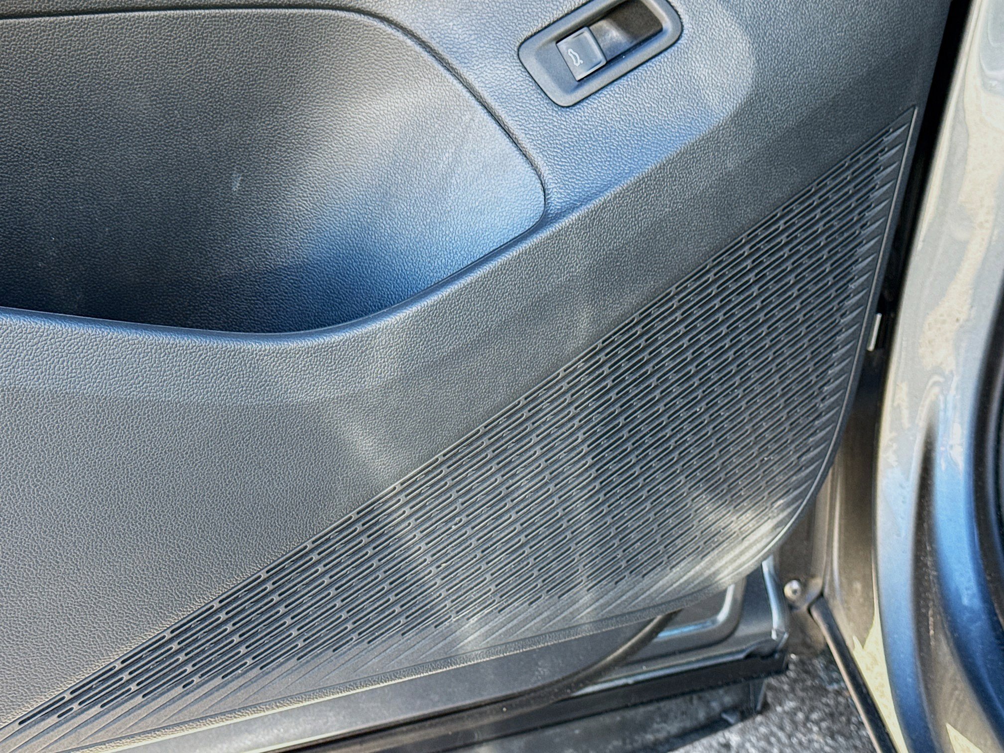 Used 2024 Volkswagen Atlas SE image 24