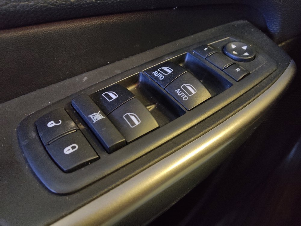 Used 2019 Jeep Cherokee Latitude Plus FWD image 27
