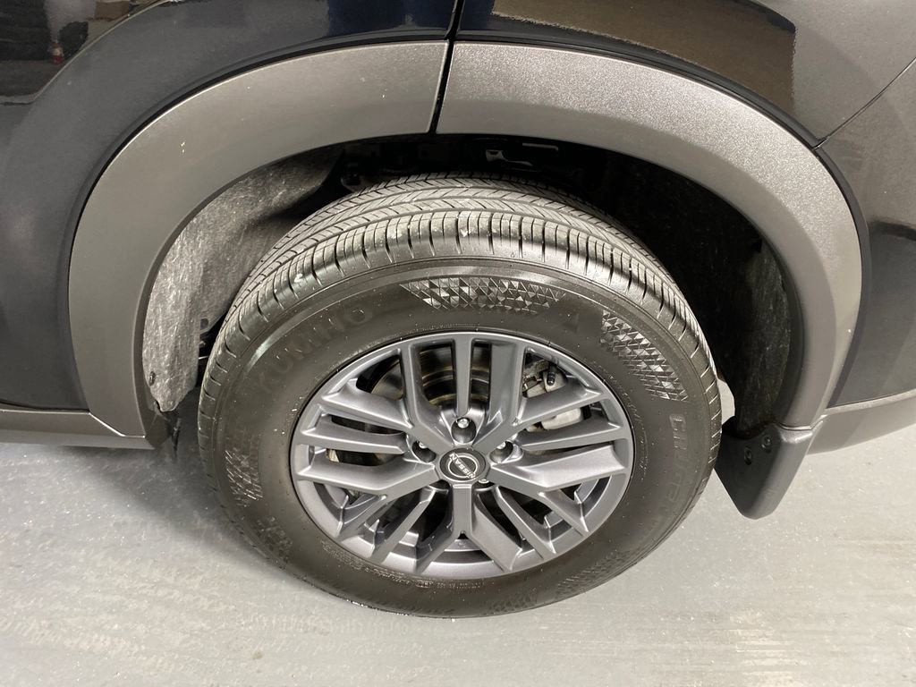 Used 2025 Nissan Rogue S image 27