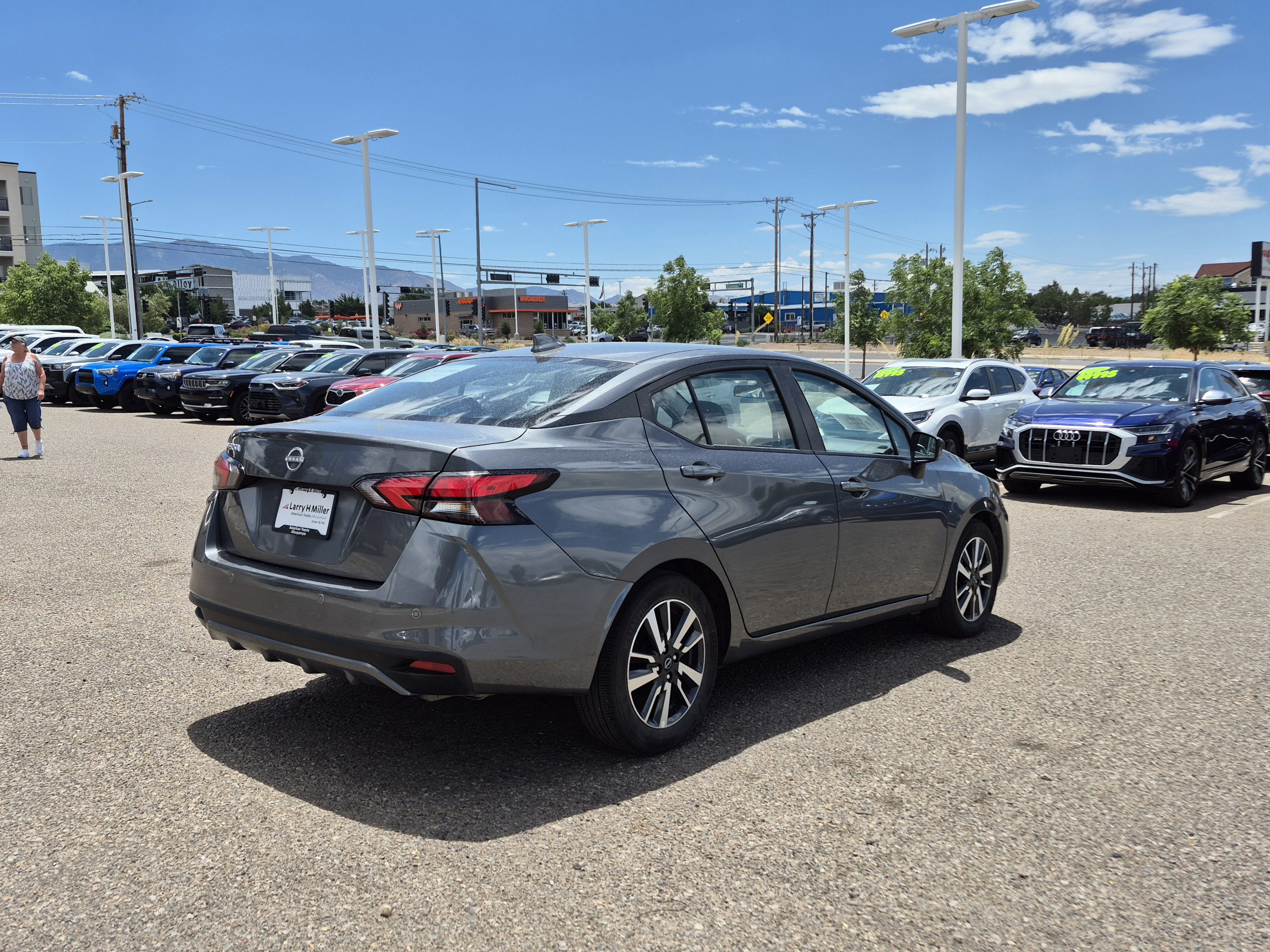 Used 2025 Nissan Versa SV FWD image 5
