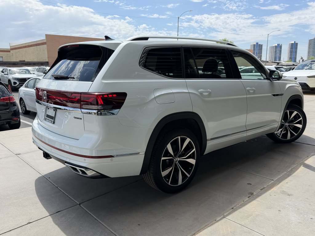 Used 2024 Volkswagen Atlas SEL Premium R-Line AWD/4WD image 4
