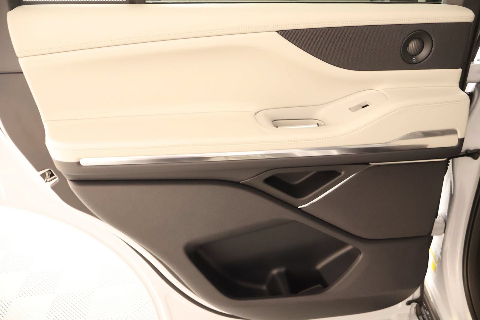 New 2026 Lincoln Navigator Premiere AWD/4WD image 18