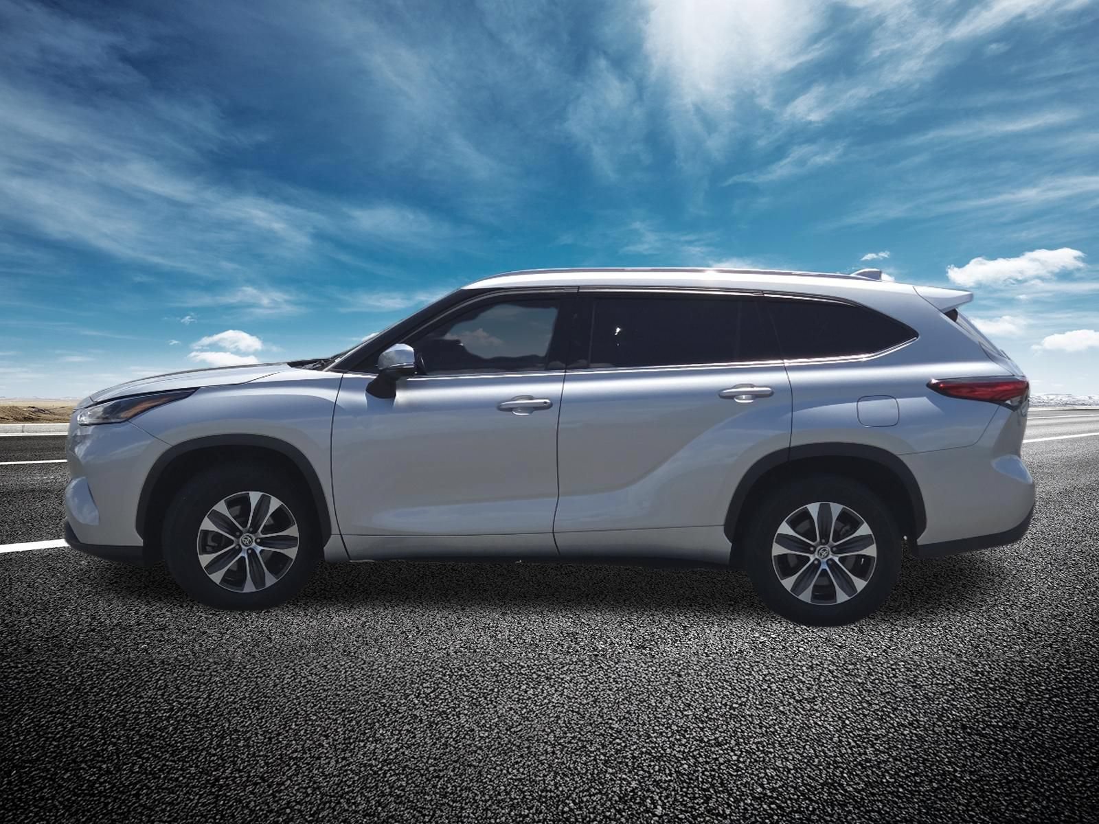 Used 2021 Toyota Highlander XLE FWD image 17