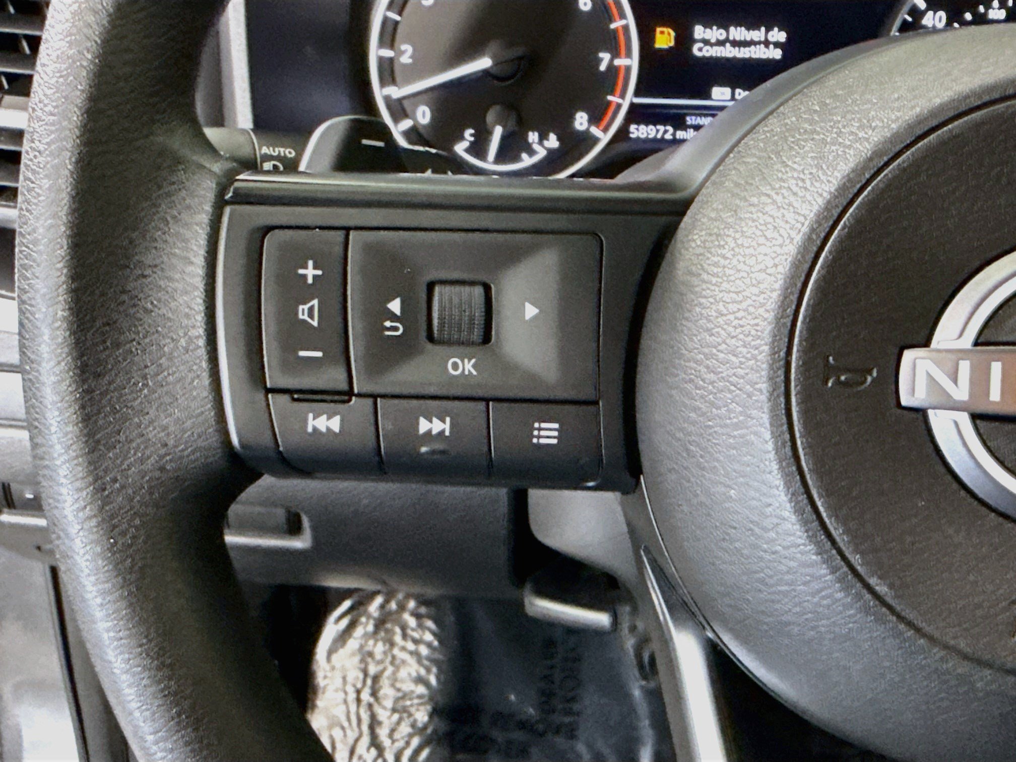 Used 2023 Nissan Rogue S FWD image 14