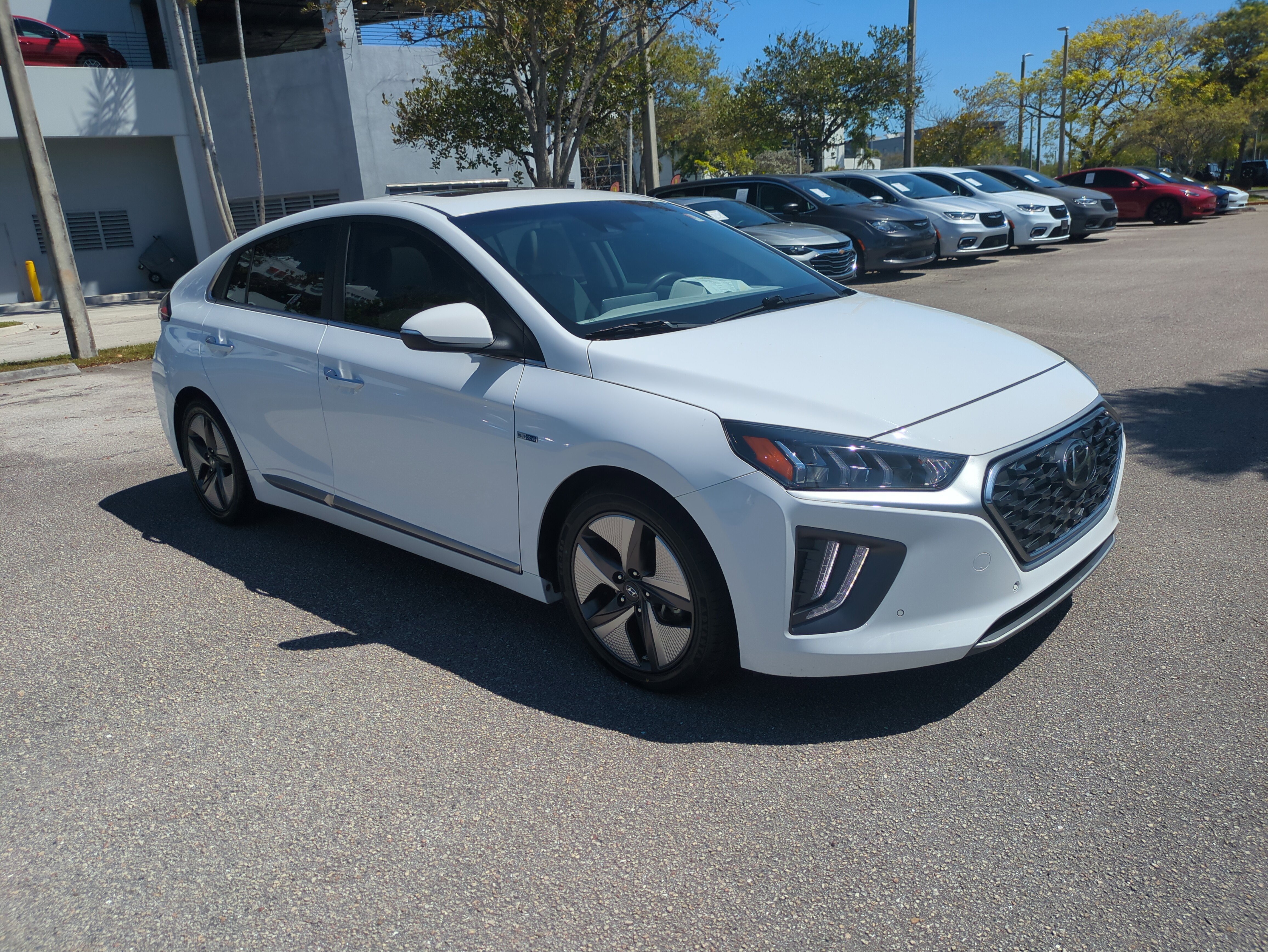 Used 2020 Hyundai Ioniq Limited image 2