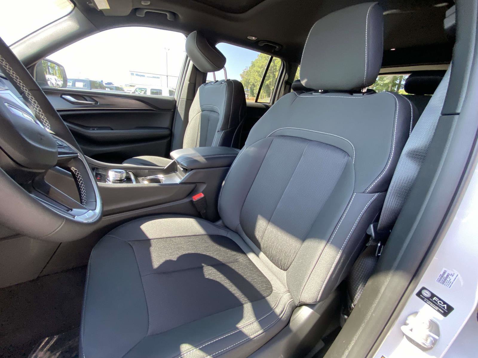 New 2025 Jeep Grand Cherokee Laredo X w/ Luxury Tech Group I image 8