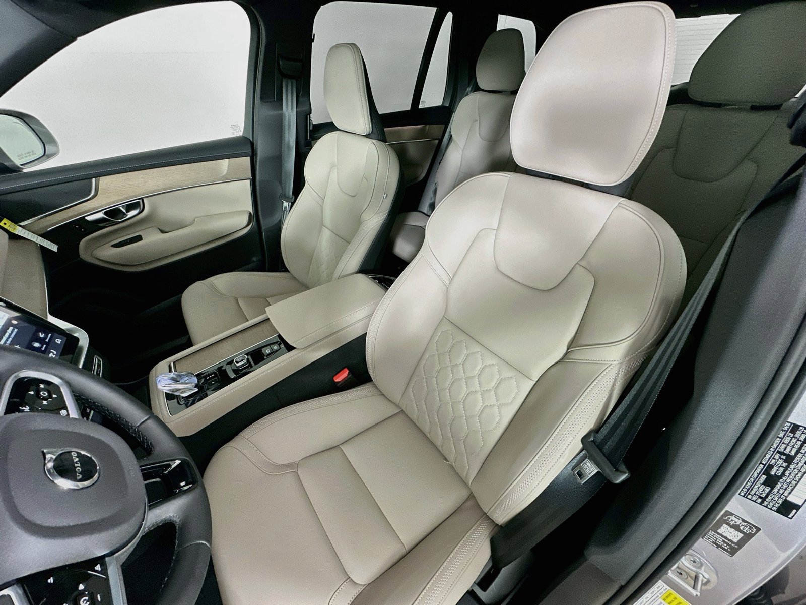 New 2026 Volvo XC90 T8 Plus w/ Protection Package Premier AWD/4WD image 33
