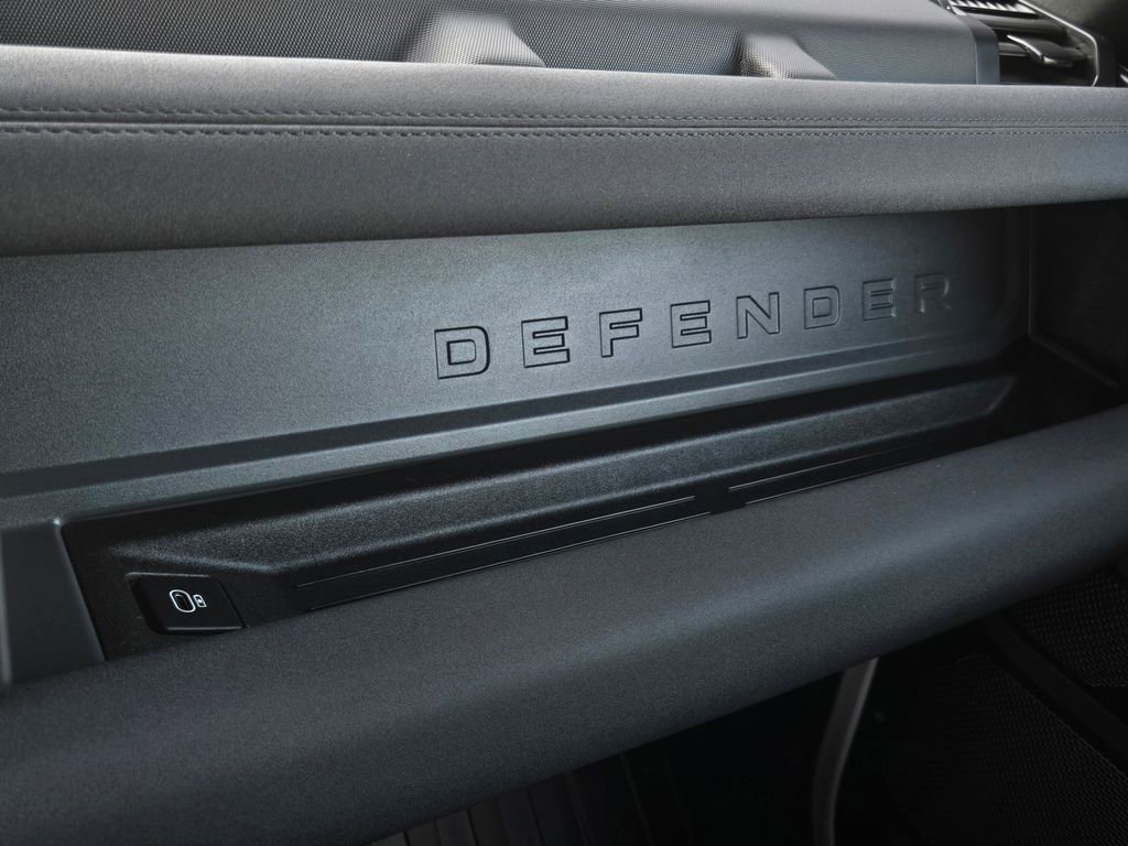 Used 2023 Land Rover Defender 90 X-Dynamic SE image 35
