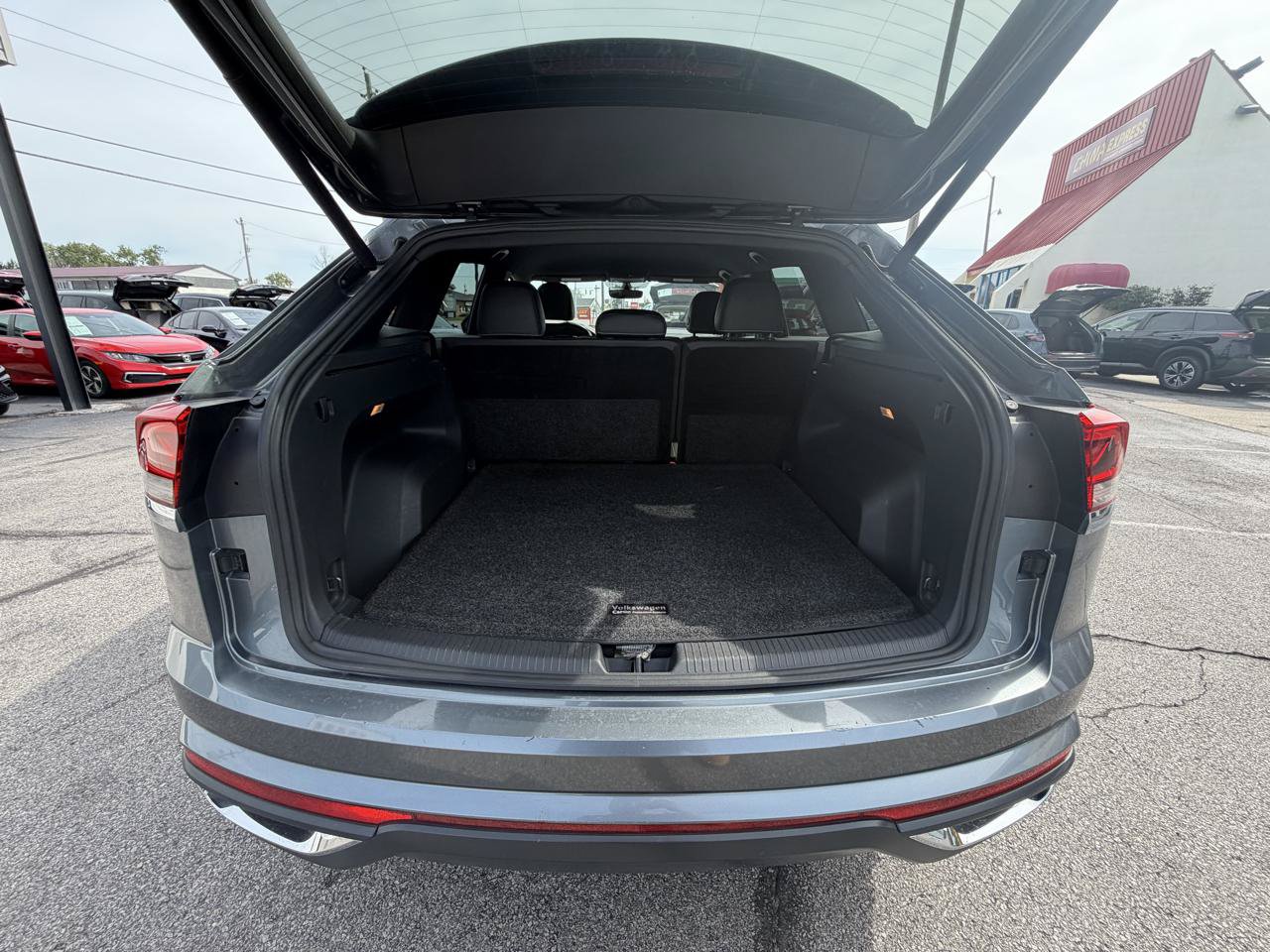 Used 2020 Volkswagen Atlas Cross Sport SE AWD/4WD image 11