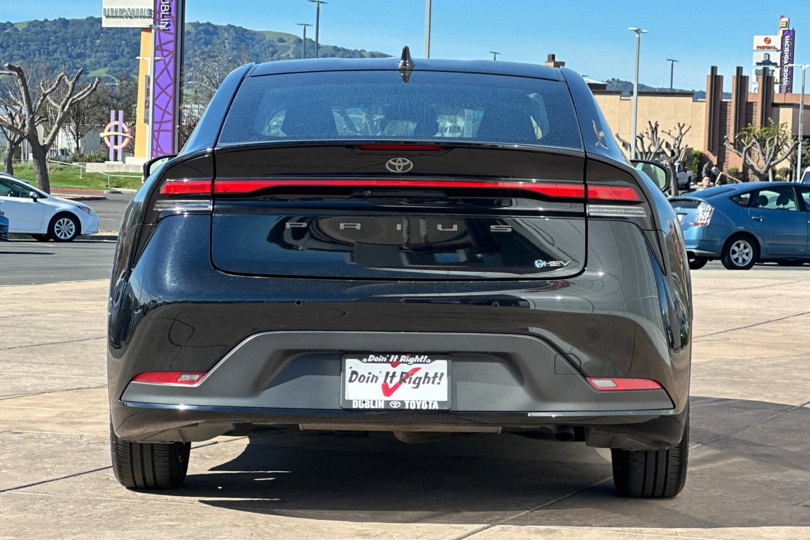 Used 2025 Toyota Prius LE image 5