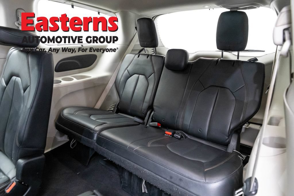 Used 2019 Chrysler Pacifica Touring-L FWD image 24
