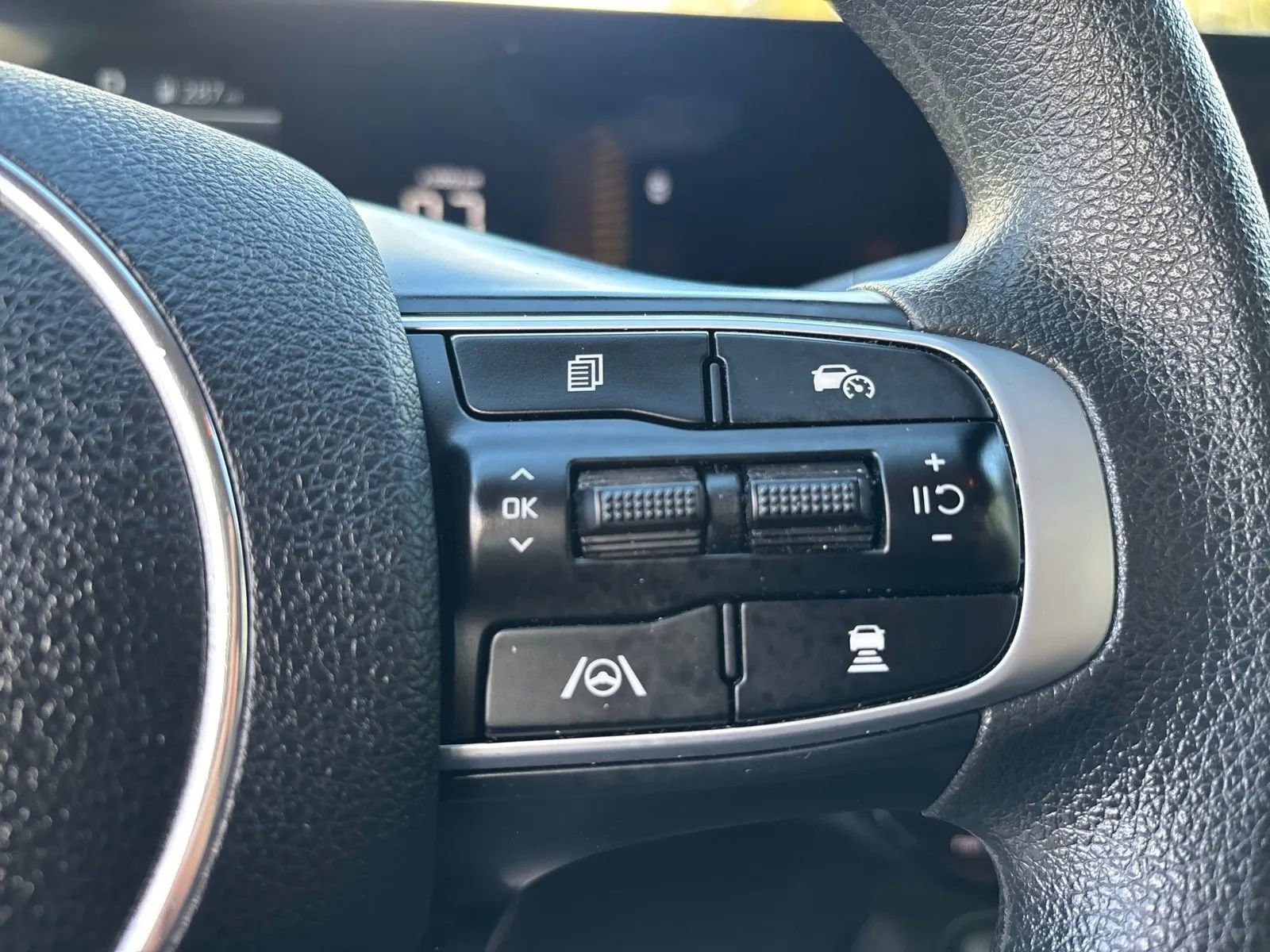 Used 2025 Kia K5 LXS FWD image 16