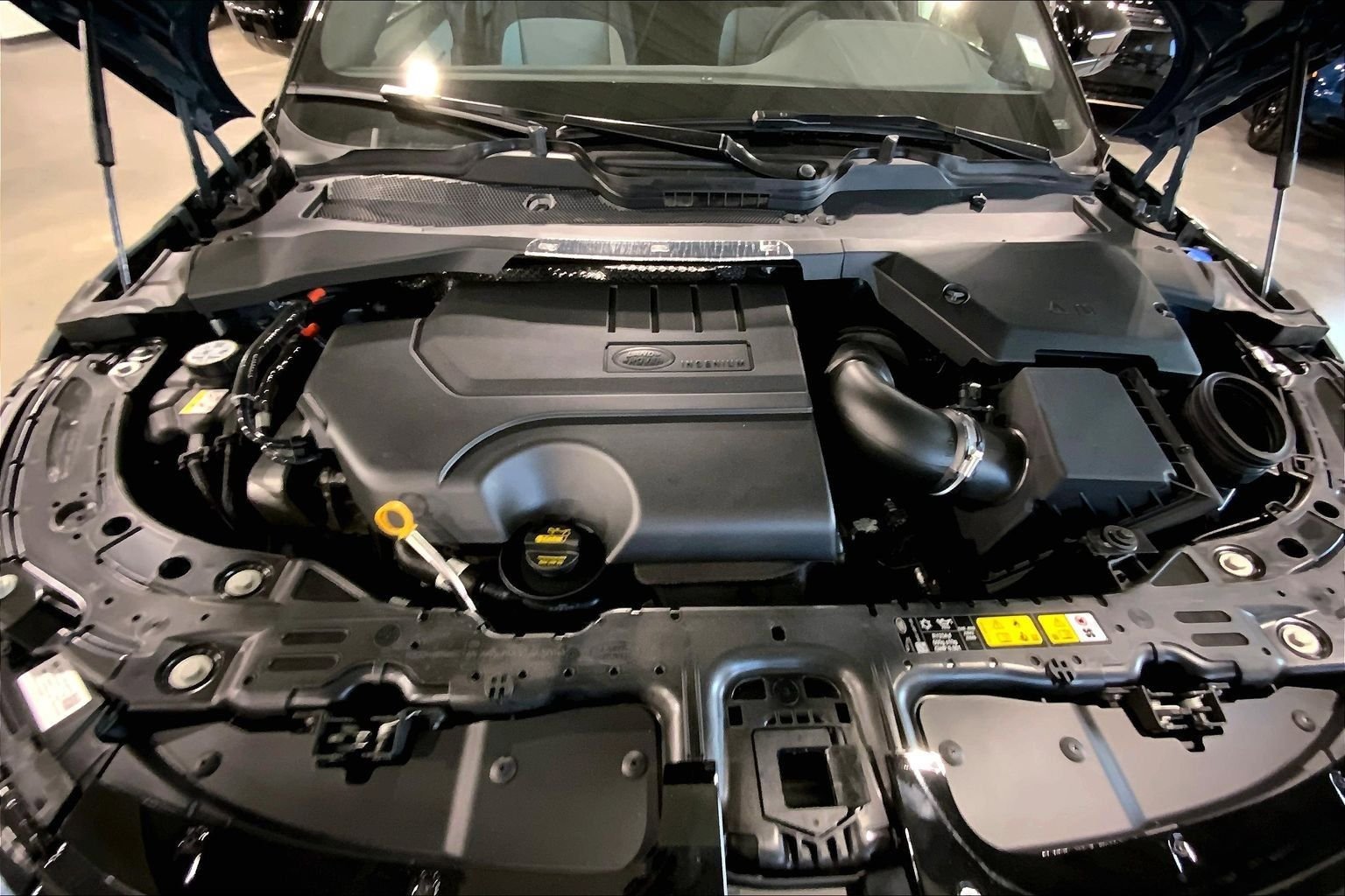 New 2026 Land Rover Range Rover Evoque Dynamic SE AWD/4WD image 16