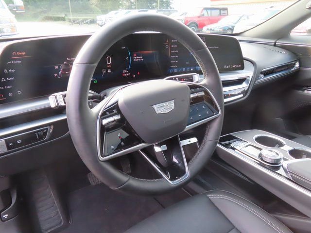 Used 2024 Cadillac Lyriq Luxury image 17
