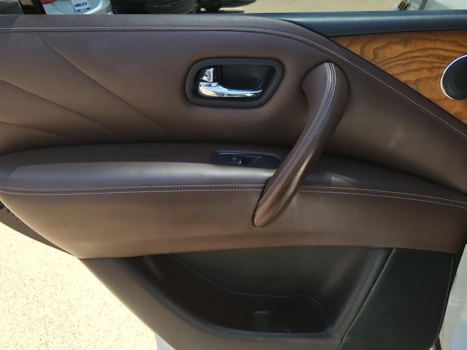 Used 2015 INFINITI QX80 4WD w/ Limited Package image 13