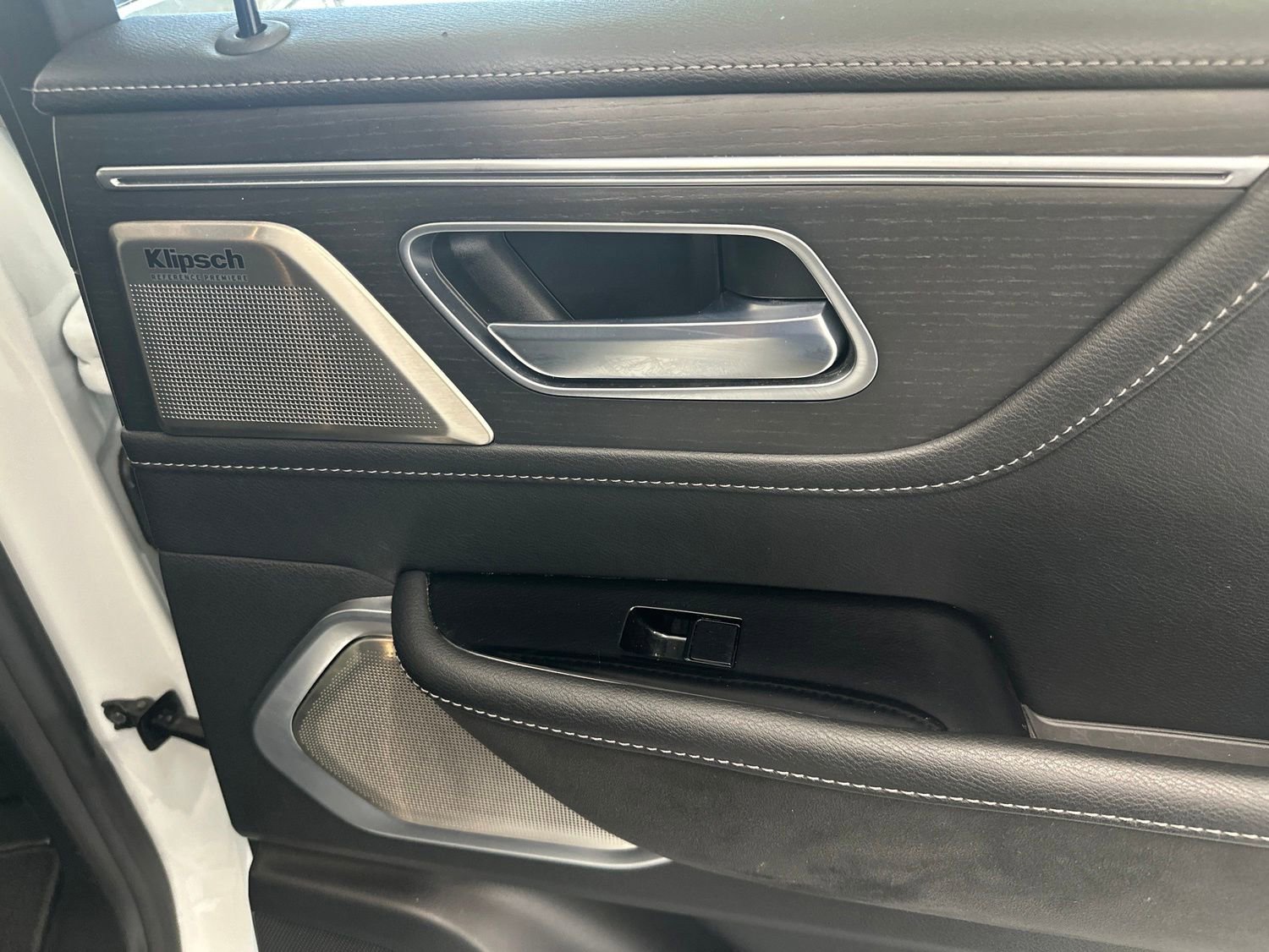Used 2025 INFINITI QX80 Sensory AWD/4WD image 15
