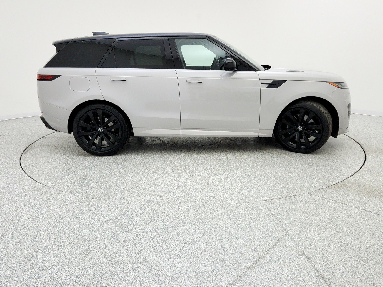 Used 2025 Land Rover Range Rover Sport Dynamic SE image 4