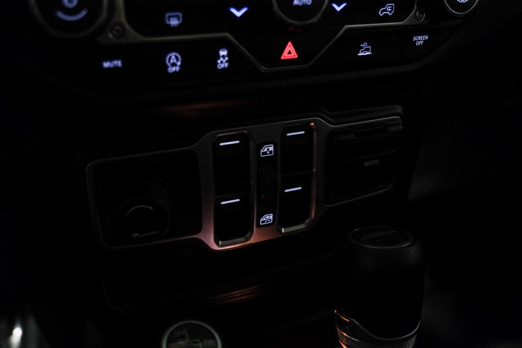 Used 2023 Jeep Gladiator Willys image 30