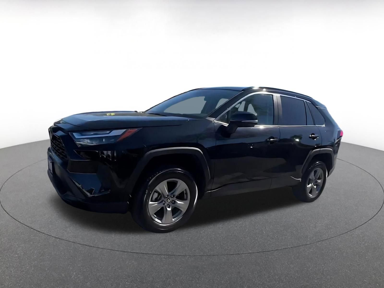 Used 2025 Toyota RAV4 XLE w/ Weather Package FWD image 7