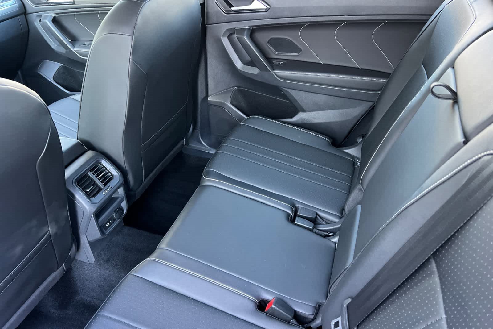 Used 2022 Volkswagen Tiguan SE image 4