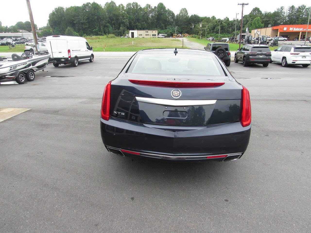 Used 2013 Cadillac XTS Luxury w/ Driver Awareness Package FWD image 5