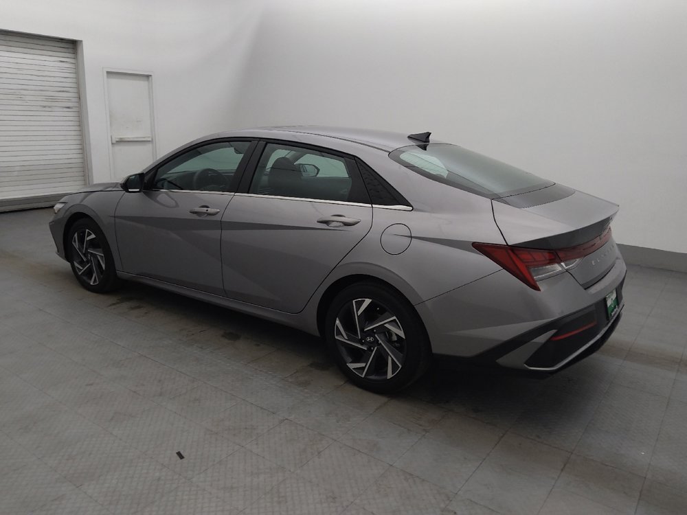Used 2025 Hyundai Elantra SEL image 3