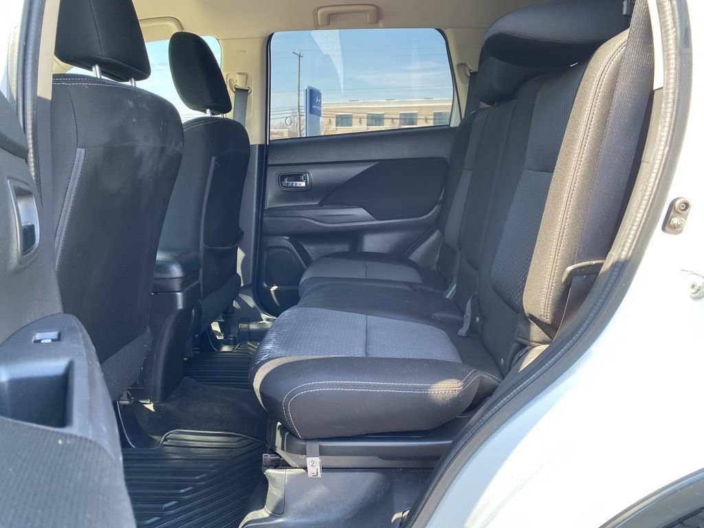 Used 2017 Mitsubishi Outlander ES image 14