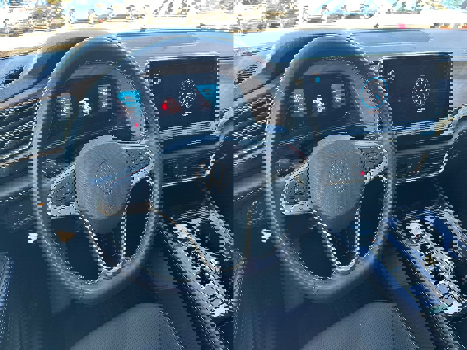 Used 2024 Volkswagen Atlas SE image 23