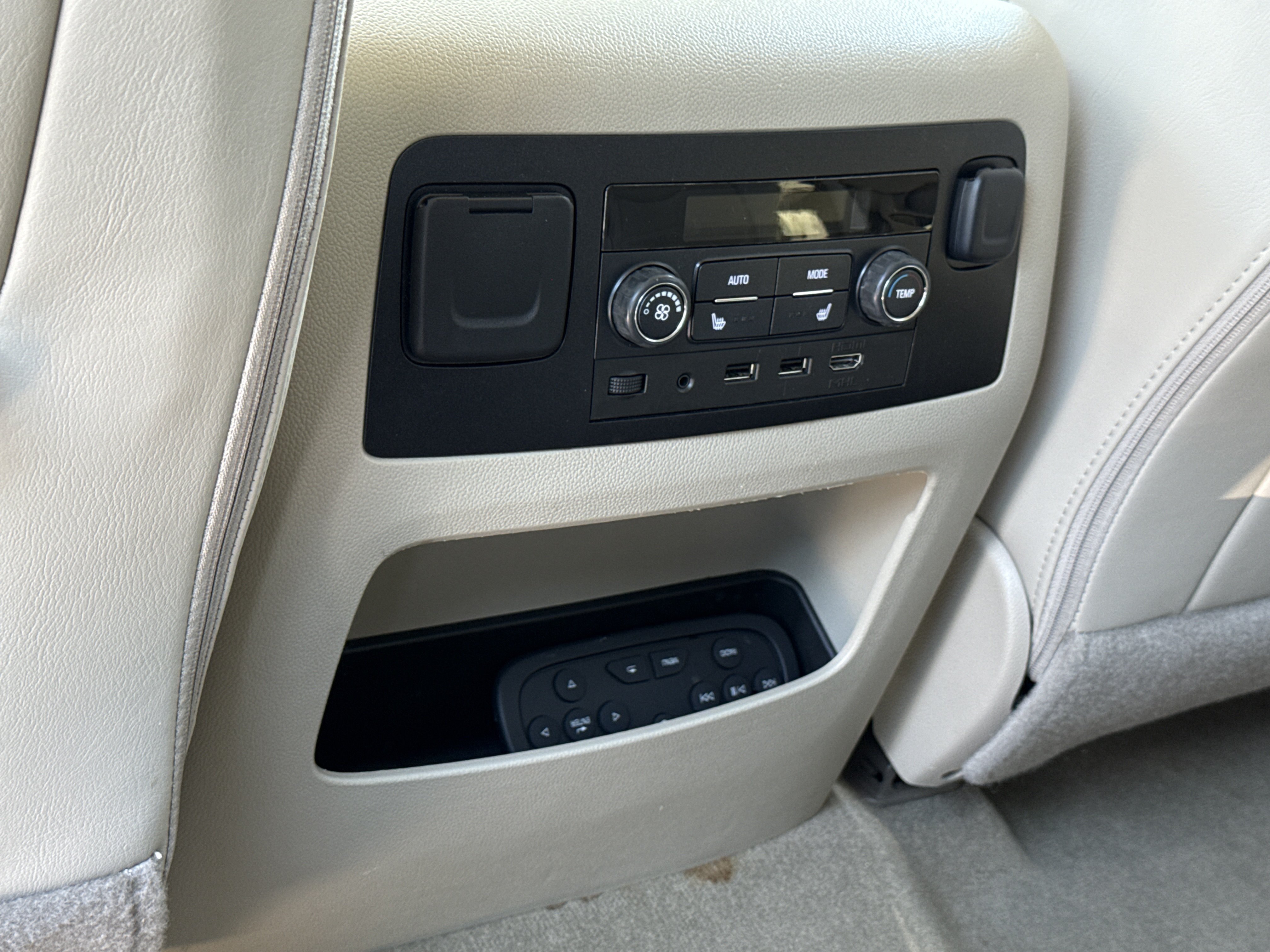 Used 2017 GMC Yukon Denali w/ Open Road Package RWD image 13
