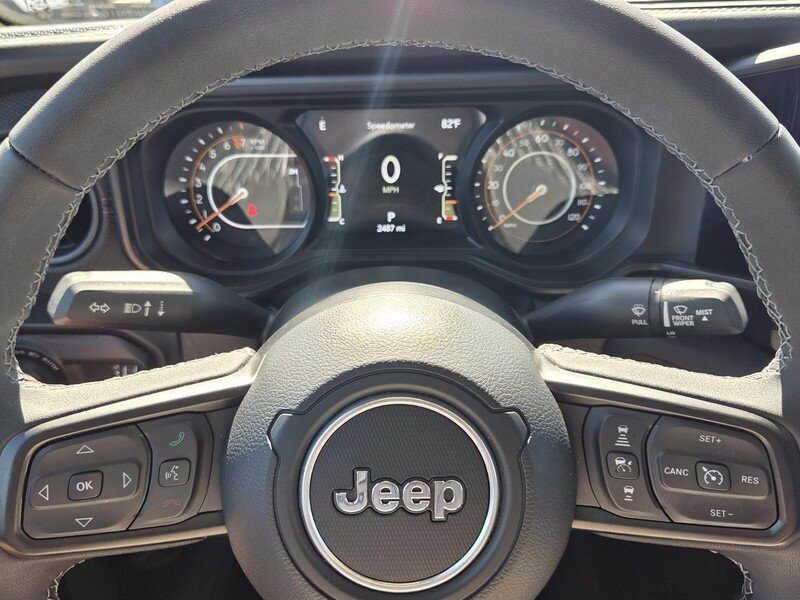 Used 2025 Jeep Gladiator Rubicon AWD/4WD image 29