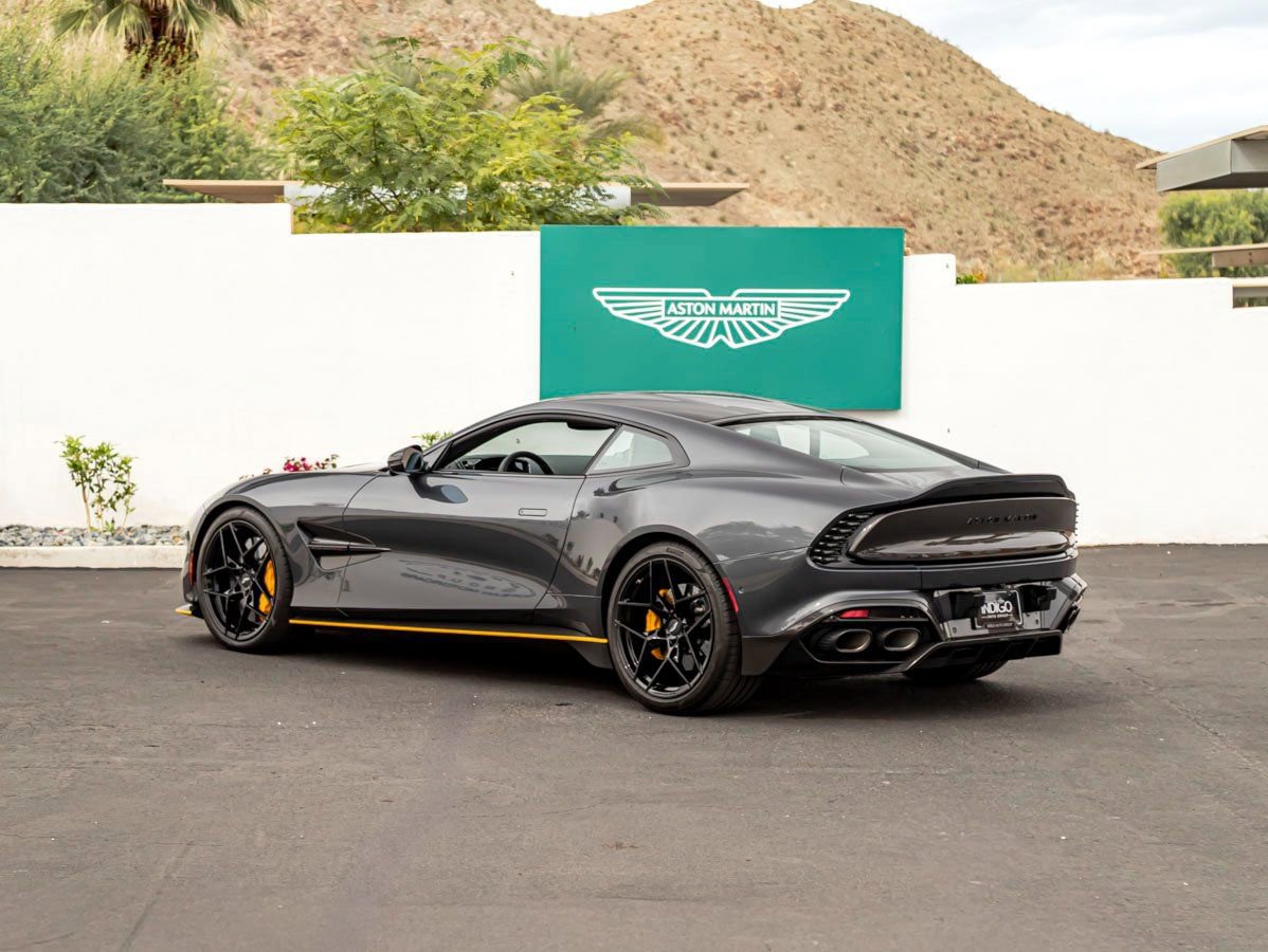 Used 2025 Aston Martin Vanquish image 2