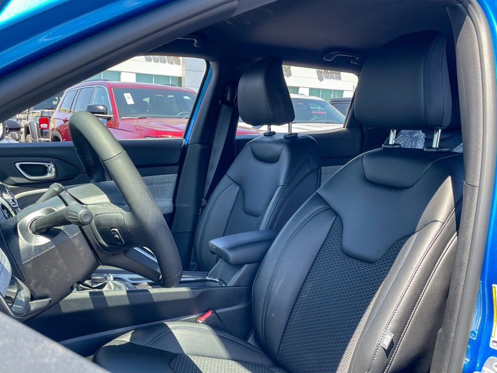 New 2025 Jeep Compass Latitude image 15