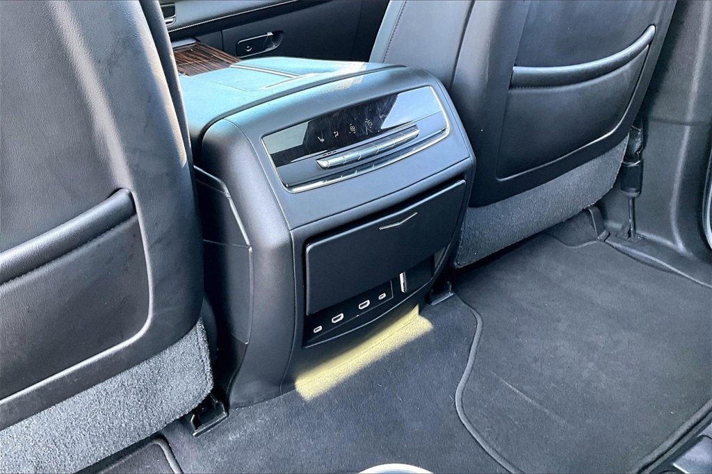 Used 2021 Cadillac Escalade Premium Luxury image 25