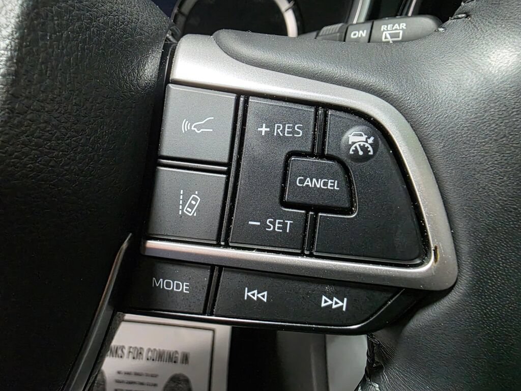Used 2024 Toyota Highlander XLE AWD/4WD image 16