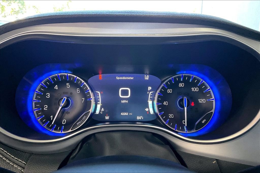 Used 2025 Chrysler Pacifica Limited FWD image 7