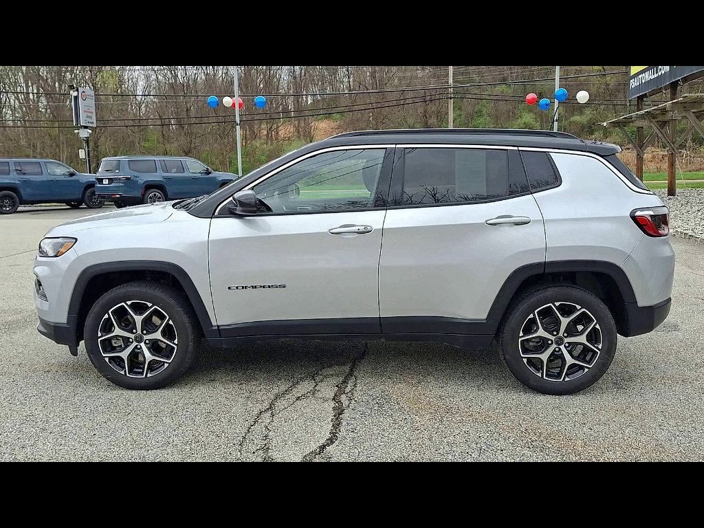 Used 2025 Jeep Compass Limited AWD/4WD image 4