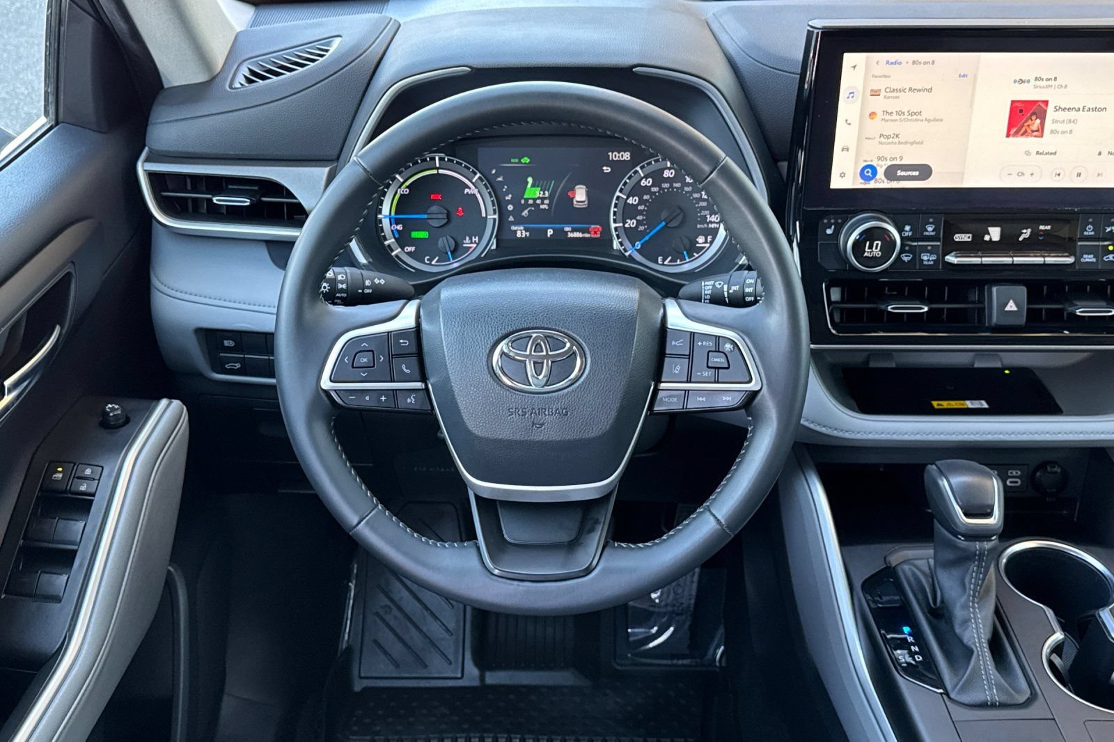 Used 2024 Toyota Highlander XLE AWD/4WD image 16