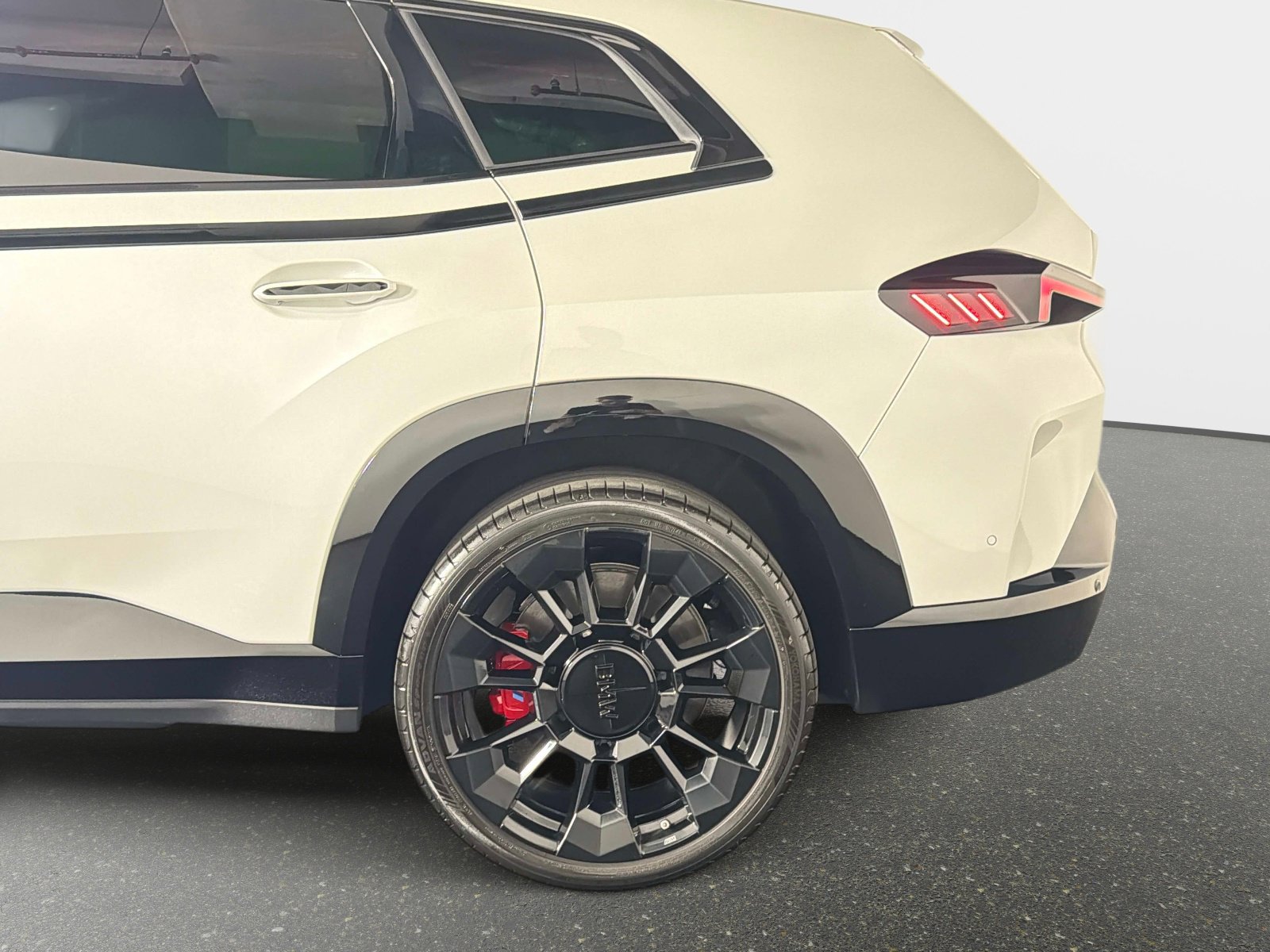 Used 2025 BMW XM image 15