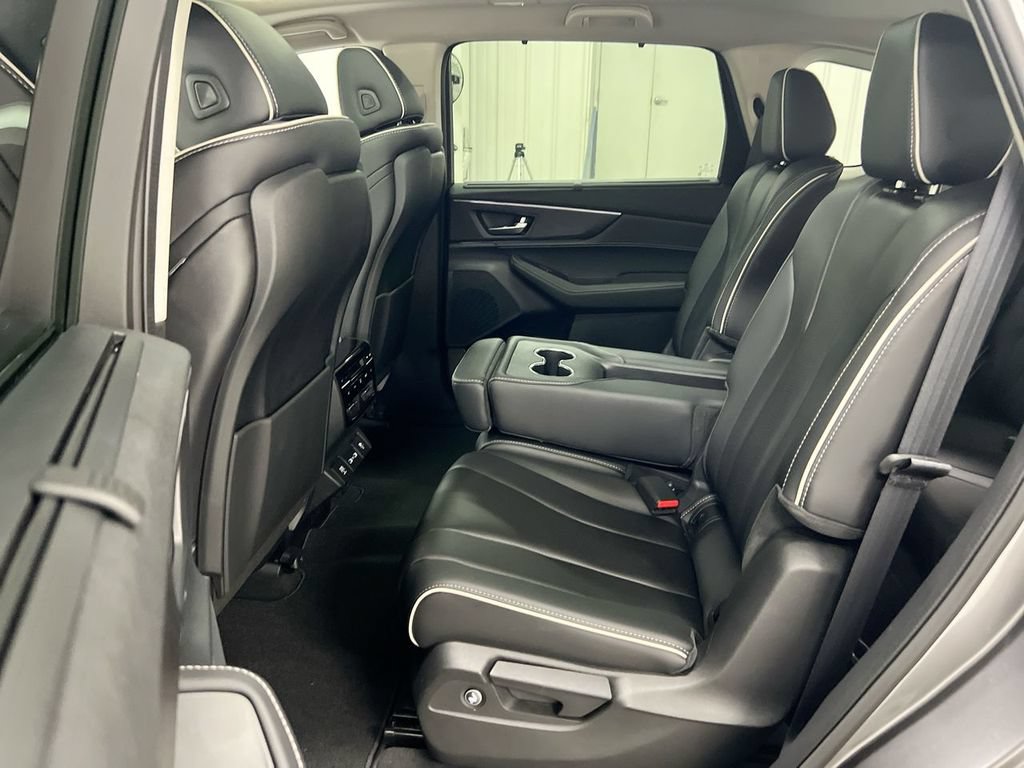 Used 2023 Acura MDX SH-AWD w/ Advance Package image 24